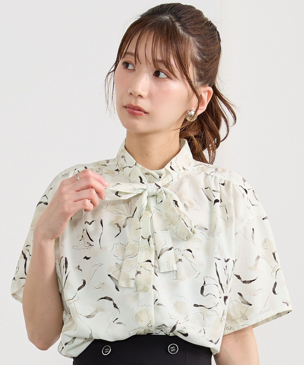 リボン付き柄ブラウス