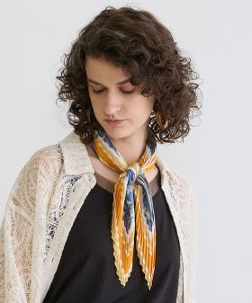 柄プリーツスカーフ