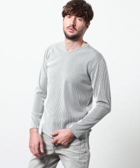 タックボーダーVネックプルオーバー