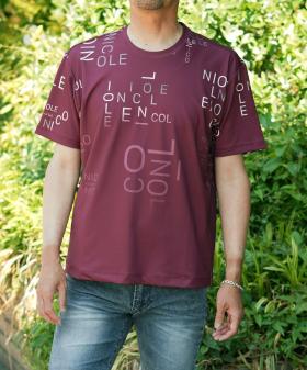 総柄ロゴプリントクルーネックTシャツ