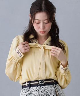 衿刺繍ピンタックブラウス