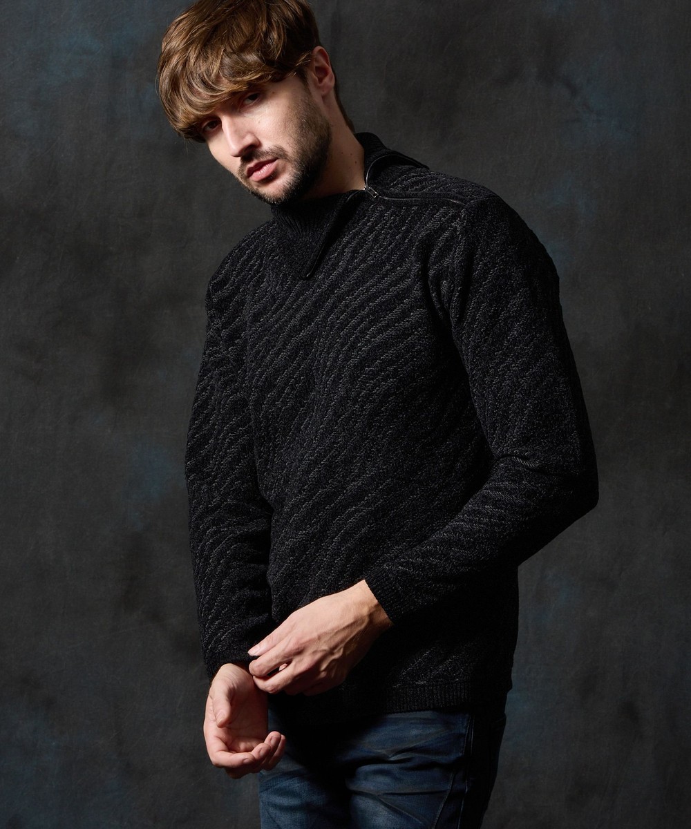 ゼブラ柄衿ファスナータートルネックニット